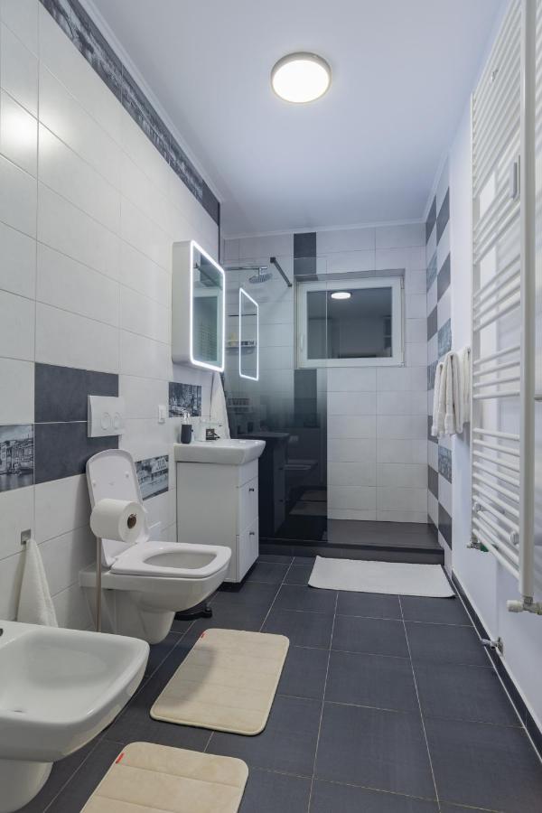 Amazing Condo In Brasov By Valentino - Free Garage Parking Exterior photo